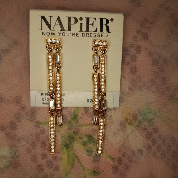 NWT Vintage 90s Napier Gold Tone & Rhinestone Dangly Sparkly Drop Earrings - Picture 2 of 9